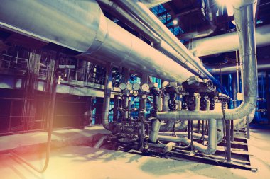 donanımları, kablolar ve borular modern Endüstr içinde bulunan