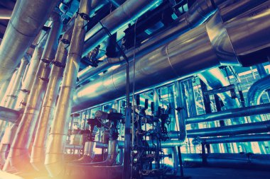 donanımları, kablolar ve borular modern Endüstr içinde bulunan