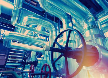 donanımları, kablolar ve borular modern Endüstr içinde bulunan