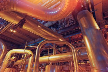 donanımları, kablolar ve borular modern Endüstr içinde bulunan