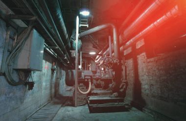 eski tüyler koyu çürüyen kirli fabrika