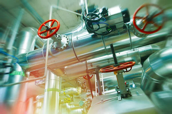 Fábrica Industrial. Vários mecanismos e tubos de metal. Tonificado. — Fotografia de Stock