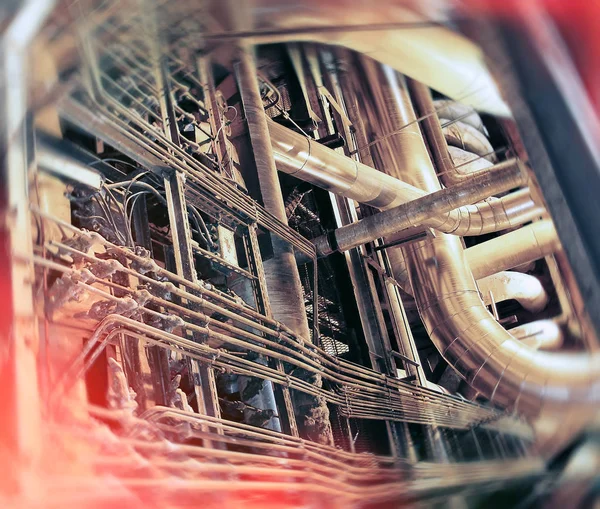 Fábrica Industrial. Vários mecanismos e tubos de metal. Tonificado. — Fotografia de Stock