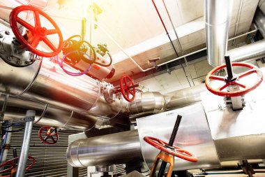 donanımları, kablolar ve borular modern Endüstr içinde bulunan