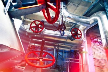 donanımları, kablolar ve borular modern Endüstr içinde bulunan