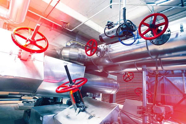 donanımları, kablolar ve borular modern Endüstr içinde bulunan