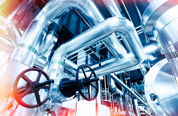 donanımları, kablolar ve borular modern Endüstr içinde bulunan