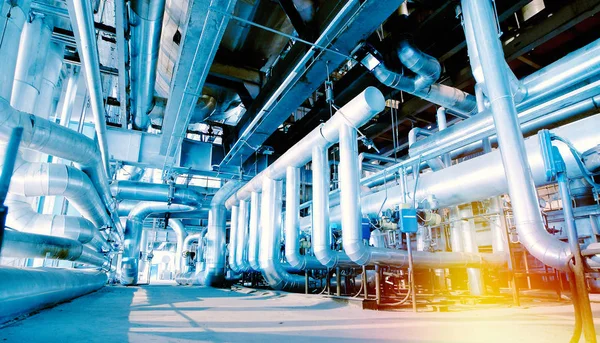 Sanayi Bölgesi, çelik boru hatları, subaplar ve kabloları