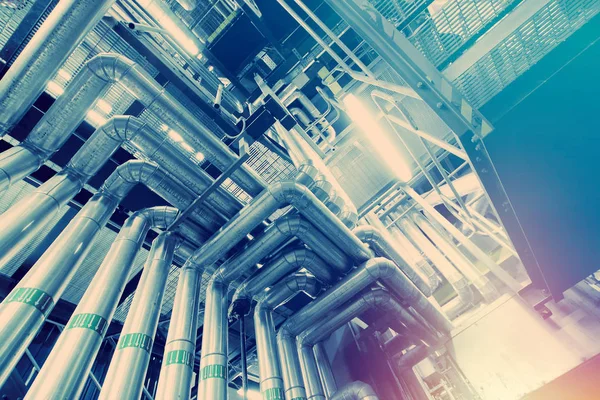 Sanayi Bölgesi, çelik boru hatları, subaplar ve kabloları