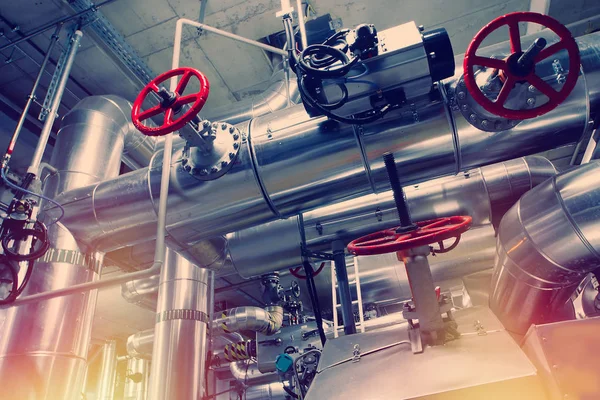 Sanayi Bölgesi, çelik boru hatları, subaplar ve tankları