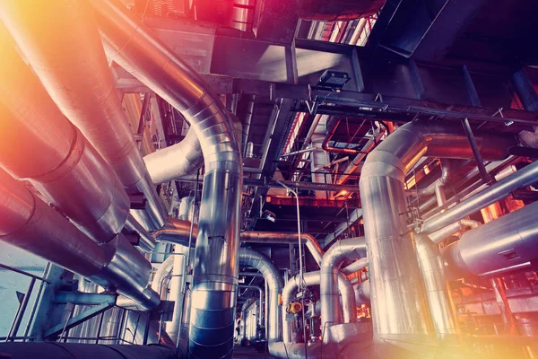 donanımları, kablolar ve borular modern Endüstr içinde bulunan