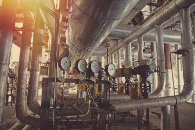 donanımları, kablolar ve borular modern Endüstr içinde bulunan