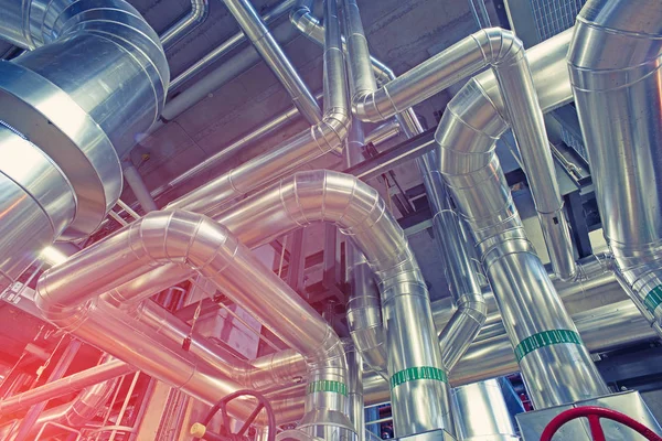 donanımları, kablolar ve borular modern Endüstr içinde bulunan