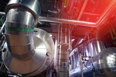 donanımları, kablolar ve borular modern Endüstr içinde bulunan