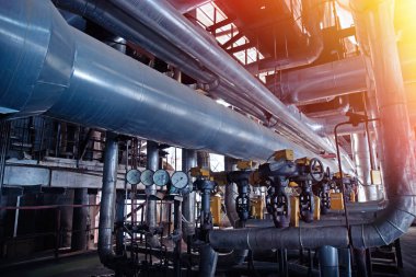 donanımları, kablolar ve borular modern Endüstr içinde bulunan