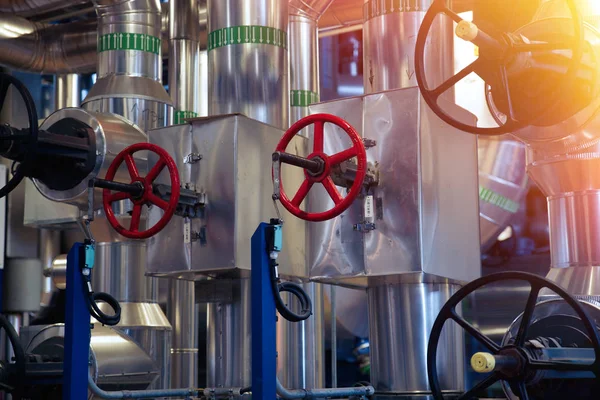 donanımları, kablolar ve borular modern Endüstr içinde bulunan