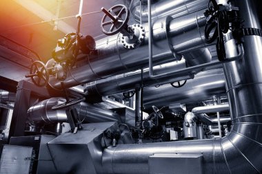 donanımları, kablolar ve borular modern Endüstr içinde bulunan