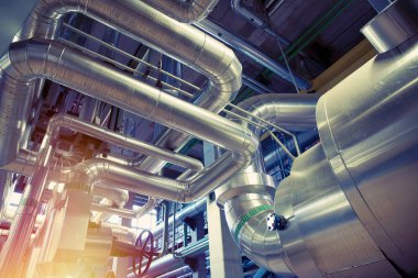 Endüstriyel çelik boru hatları, vanalar, kablolar ve geçitler