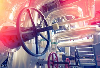 donanımları, kablolar ve borular modern Endüstr içinde bulunan