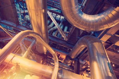 donanımları, kablolar ve borular modern Endüstr içinde bulunan