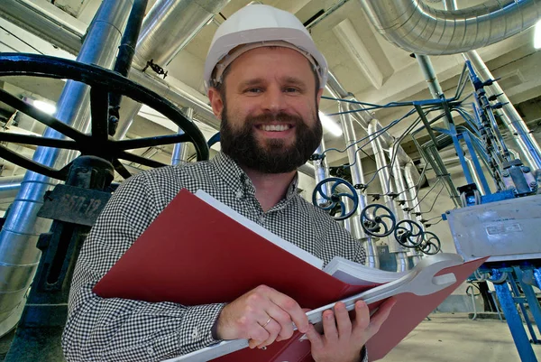 Fabrika ekipmanına karşı manuel okuma mühendisi