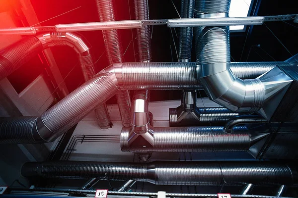 Tubi di ventilazione e condotti di aria condizionata industriale — Foto Stock