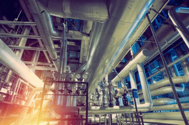 donanımları, kablolar ve borular modern Endüstr içinde bulunan