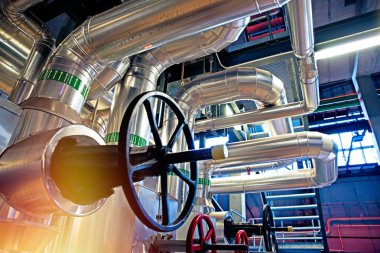 donanımları, kablolar ve borular modern Endüstr içinde bulunan