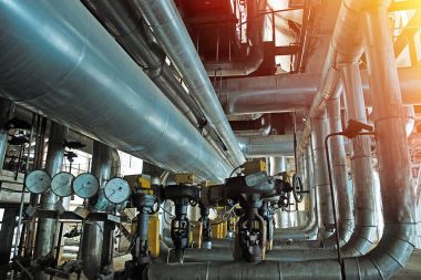 donanımları, kablolar ve borular modern Endüstr içinde bulunan