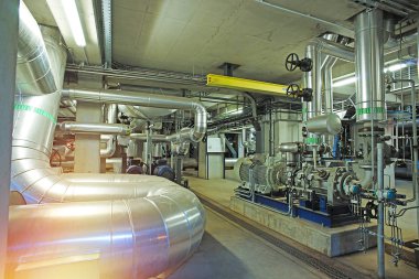 donanımları, kablolar ve borular modern Endüstr içinde bulunan