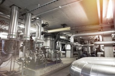 donanımları, kablolar ve borular modern Endüstr içinde bulunan