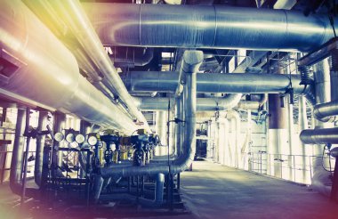 donanımları, kablolar ve borular modern Endüstr içinde bulunan