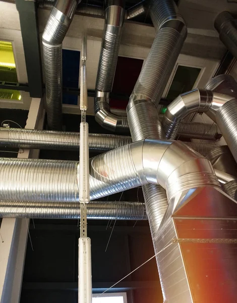 Tubos de ventilação e condutas de ar condicionado industrial Fotos De Bancos De Imagens
