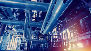 donanımları, kablolar ve borular modern Endüstr içinde bulunan