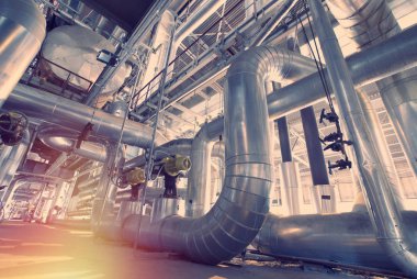 donanımları, kablolar ve borular modern Endüstr içinde bulunan