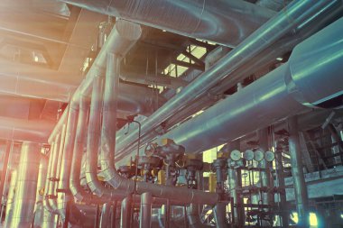 donanımları, kablolar ve borular modern Endüstr içinde bulunan