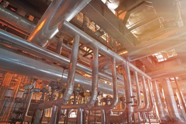 donanımları, kablolar ve borular modern Endüstr içinde bulunan