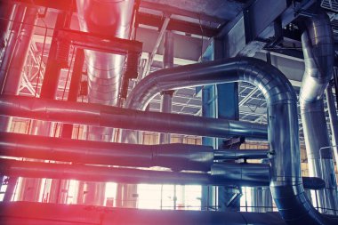 donanımları, kablolar ve borular modern Endüstr içinde bulunan