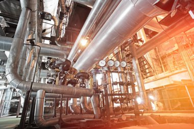 donanımları, kablolar ve borular modern Endüstr içinde bulunan