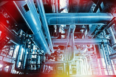 donanımları, kablolar ve borular modern Endüstr içinde bulunan