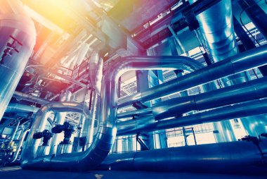 donanımları, kablolar ve borular modern Endüstr içinde bulunan