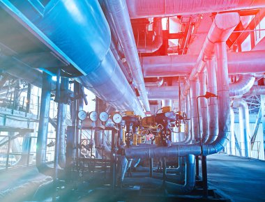 donanımları, kablolar ve borular modern Endüstr içinde bulunan