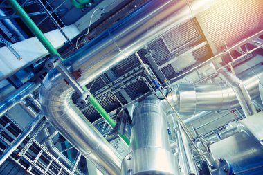 donanımları, kablolar ve borular modern Endüstr içinde bulunan