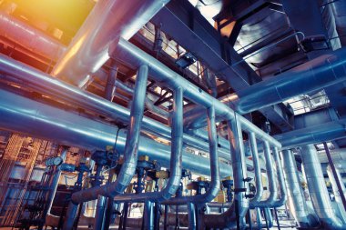 donanımları, kablolar ve borular modern Endüstr içinde bulunan