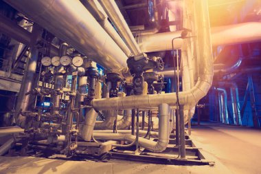 donanımları, kablolar ve borular modern Endüstr içinde bulunan