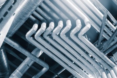 donanımları, kablolar ve borular modern Endüstr içinde bulunan