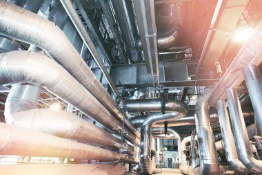 donanımları, kablolar ve borular modern Endüstr içinde bulunan
