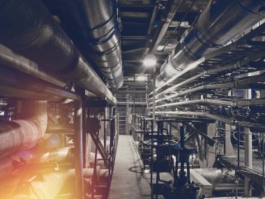 ekipman, kablolar ve borular