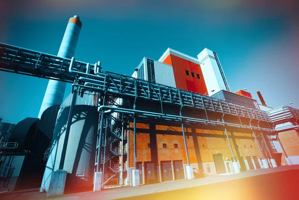 Modern industrial factory against blue sky — Stock Photo, Image