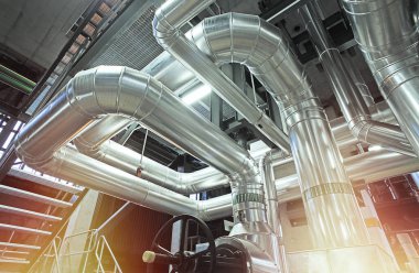 donanımları, kablolar ve borular modern Endüstr içinde bulunan